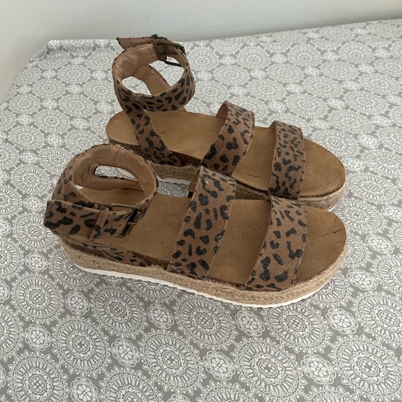 Strappy sandals - Picture 3 of 4